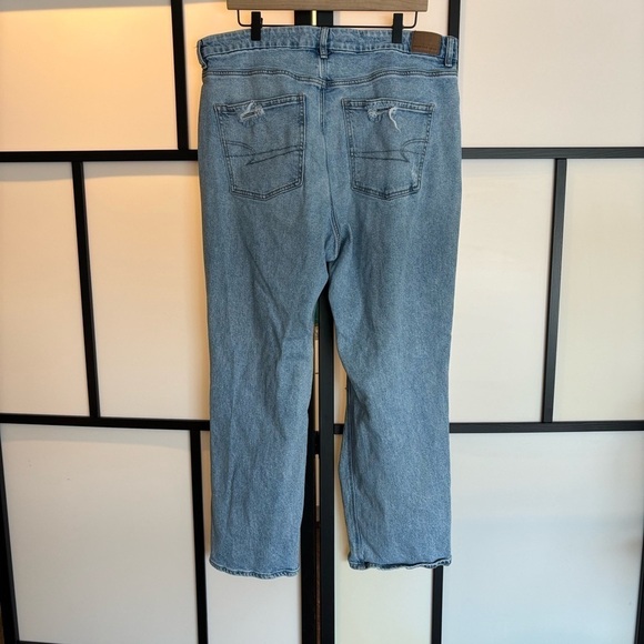 American Eagle Curvy 90s distressed destroyed denim jeans. Size 18 - Picture 3 of 12